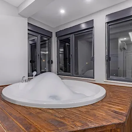 Near By The Land Of Legends , Private Pool With Jakuzzi Euphoria Βίλα *