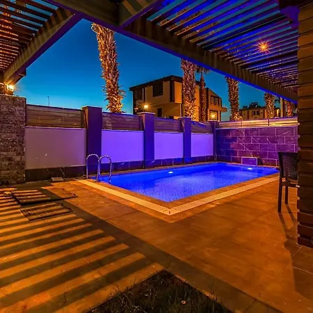 Near By The Land Of Legends , Private Pool With Jakuzzi Euphoria Μπέλεκ